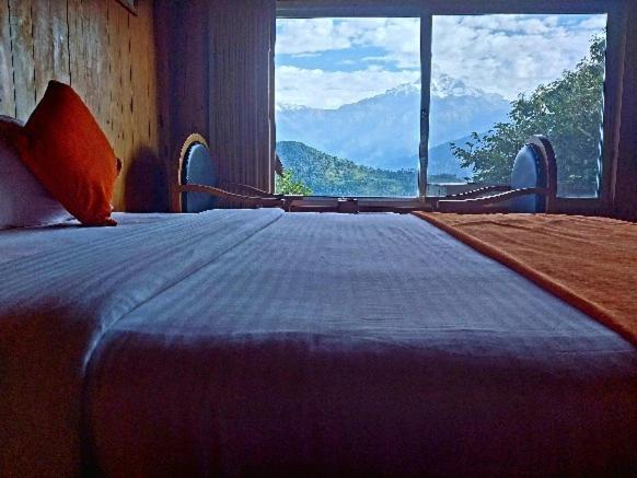 Himalayan Deurali Resort Похара Екстериор снимка