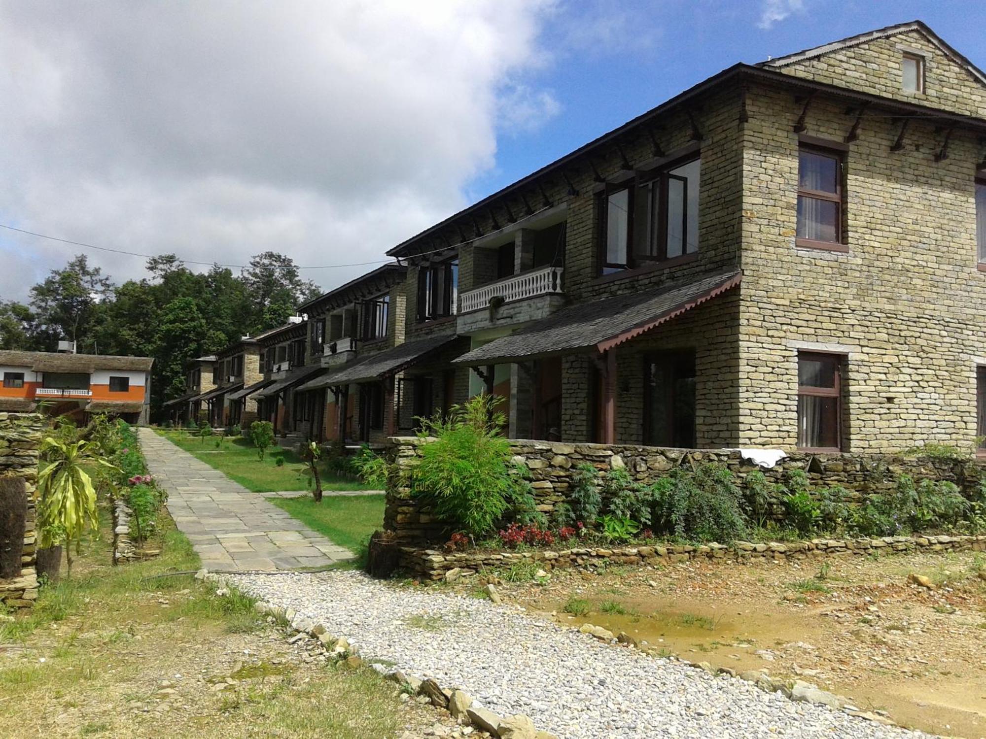 Himalayan Deurali Resort Похара Екстериор снимка